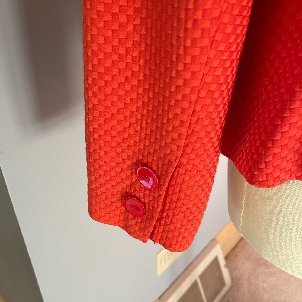 Beautiful Neiman Marcus Coral Jacket - Picture 4 of 6